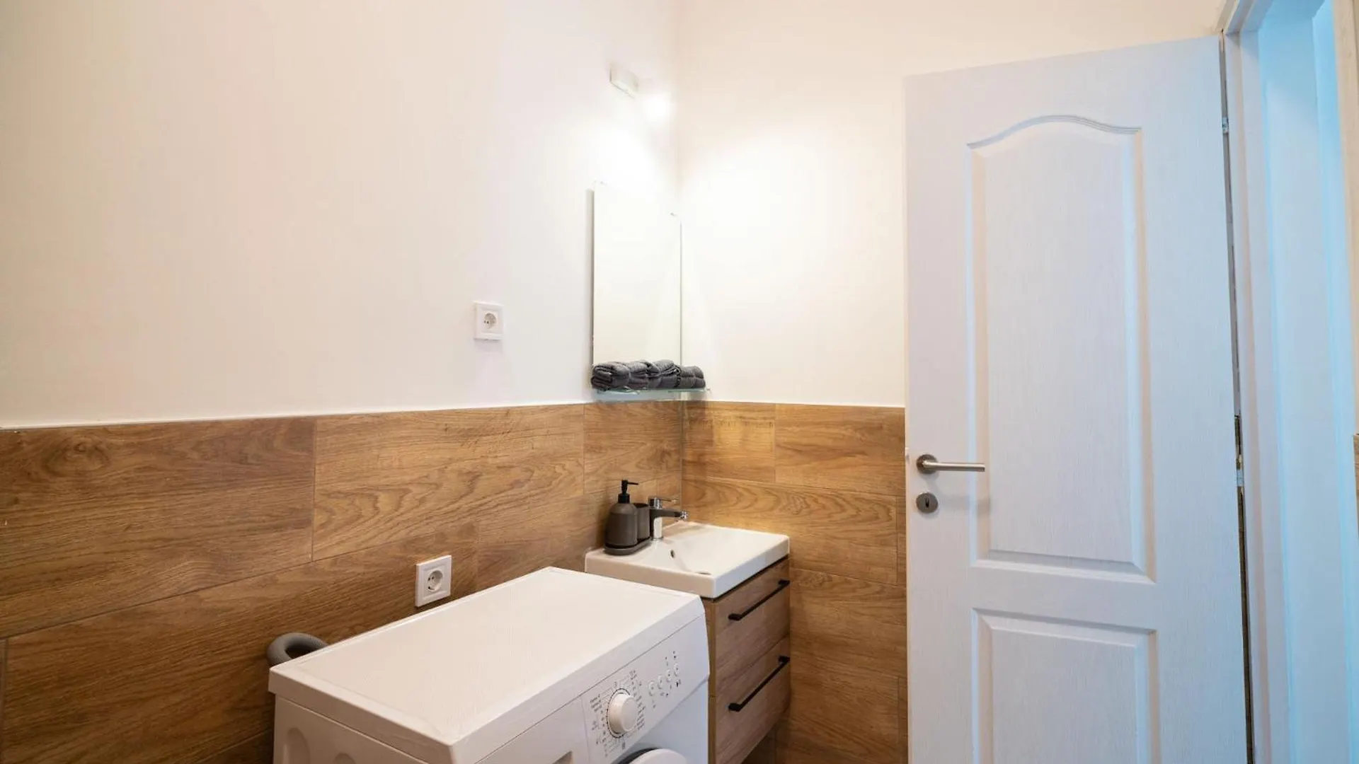 Two Amazing Bedrooms In The City Center Budapest